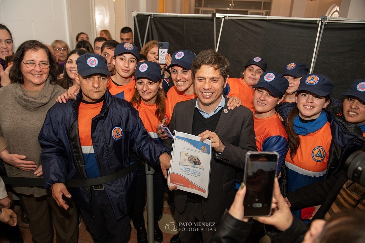 PRESENTACIÓN DEL PROYECTO GUARDAS AMBIENTALES A AXEL KICILLOF