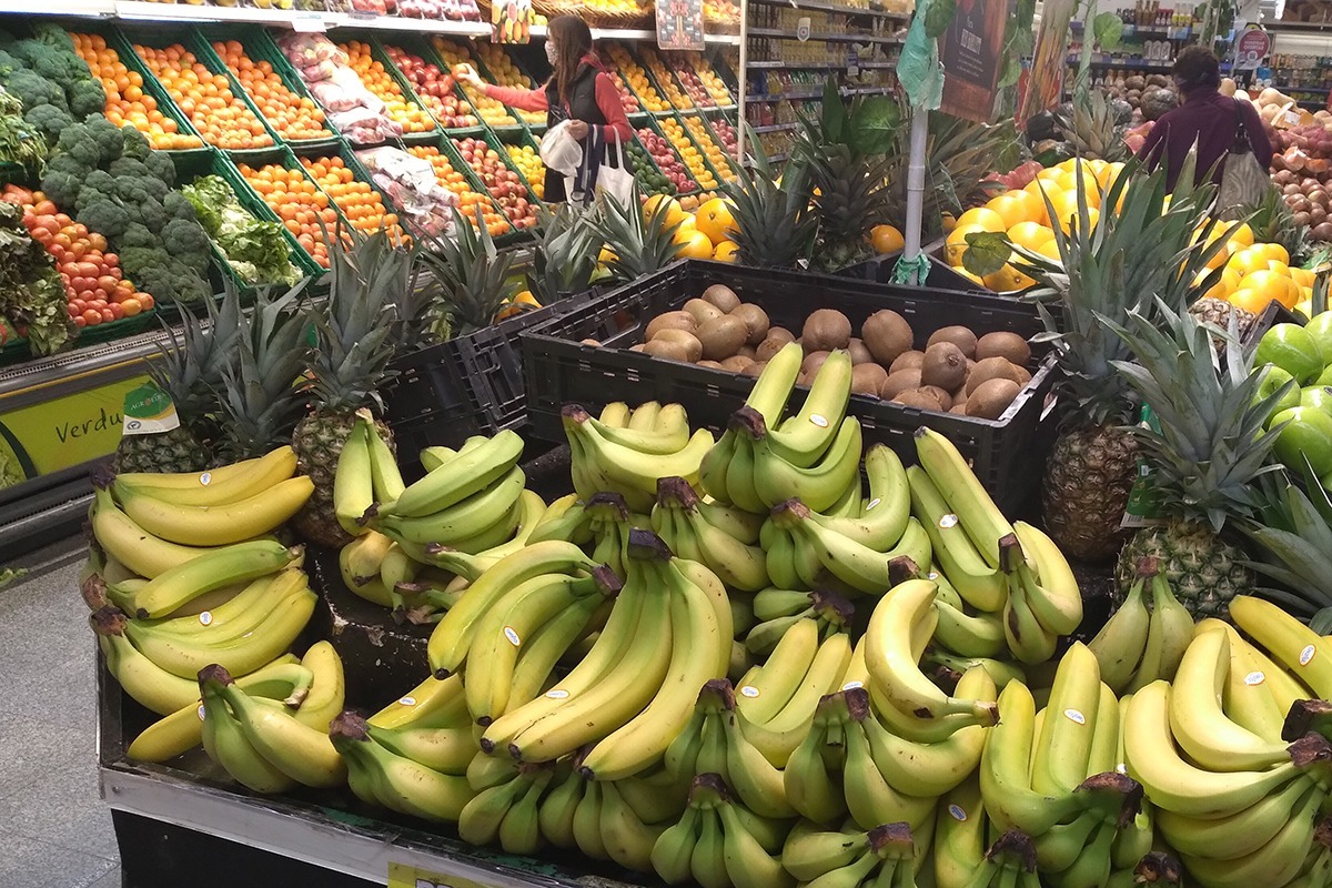 El plato fumigado: denuncian la carga química de agrotóxicos que ingerimos cada día a través de los alimentos